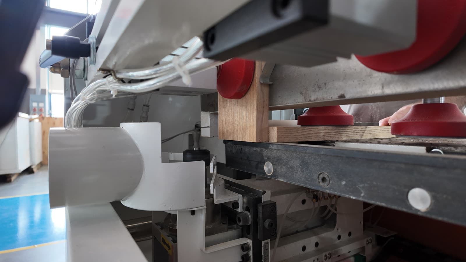 Workpiece positioned against the SERVO fences during dovetail machining