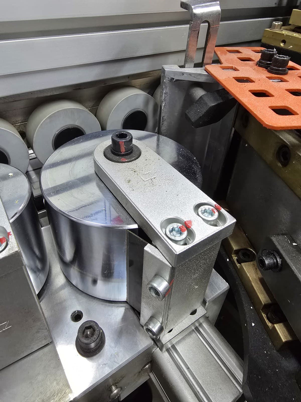 Close-up of a pressure roller and its mounting block