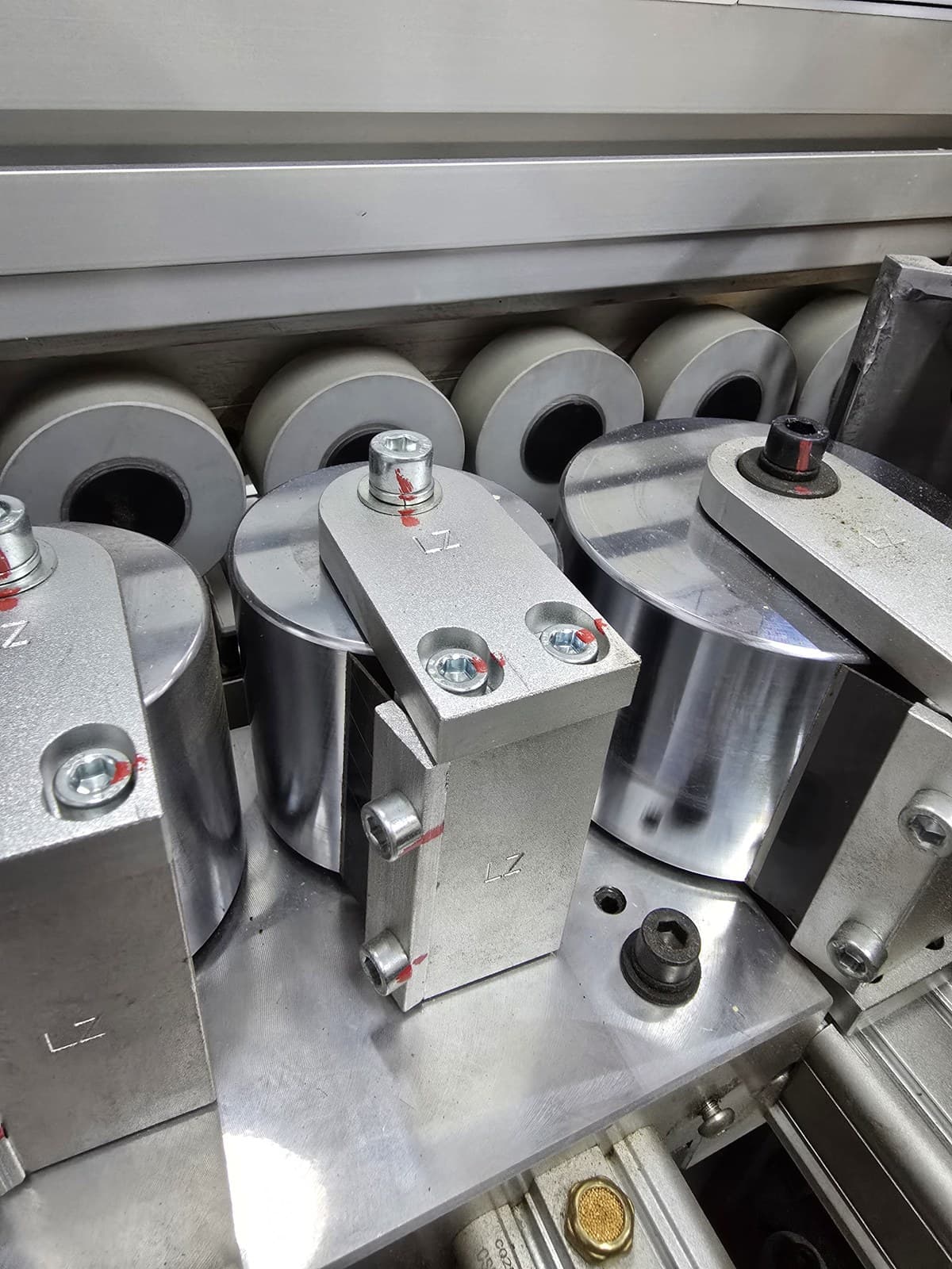 Conically shaped pressure station rollers viewed from above