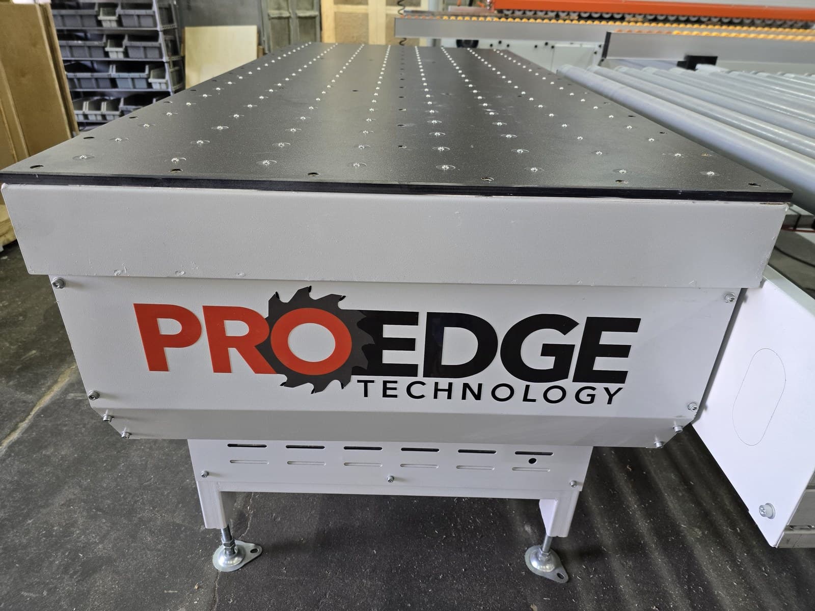 Floating air receiving table that protects finished parts