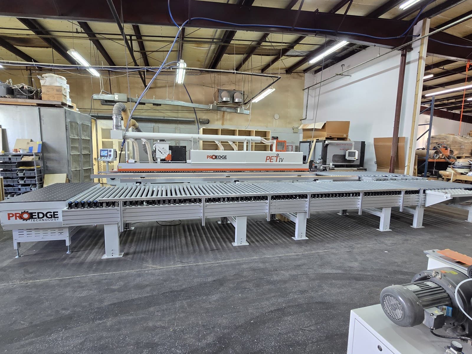 Return Conveyor installed alongside a PET IV Edgebander on the shop floor