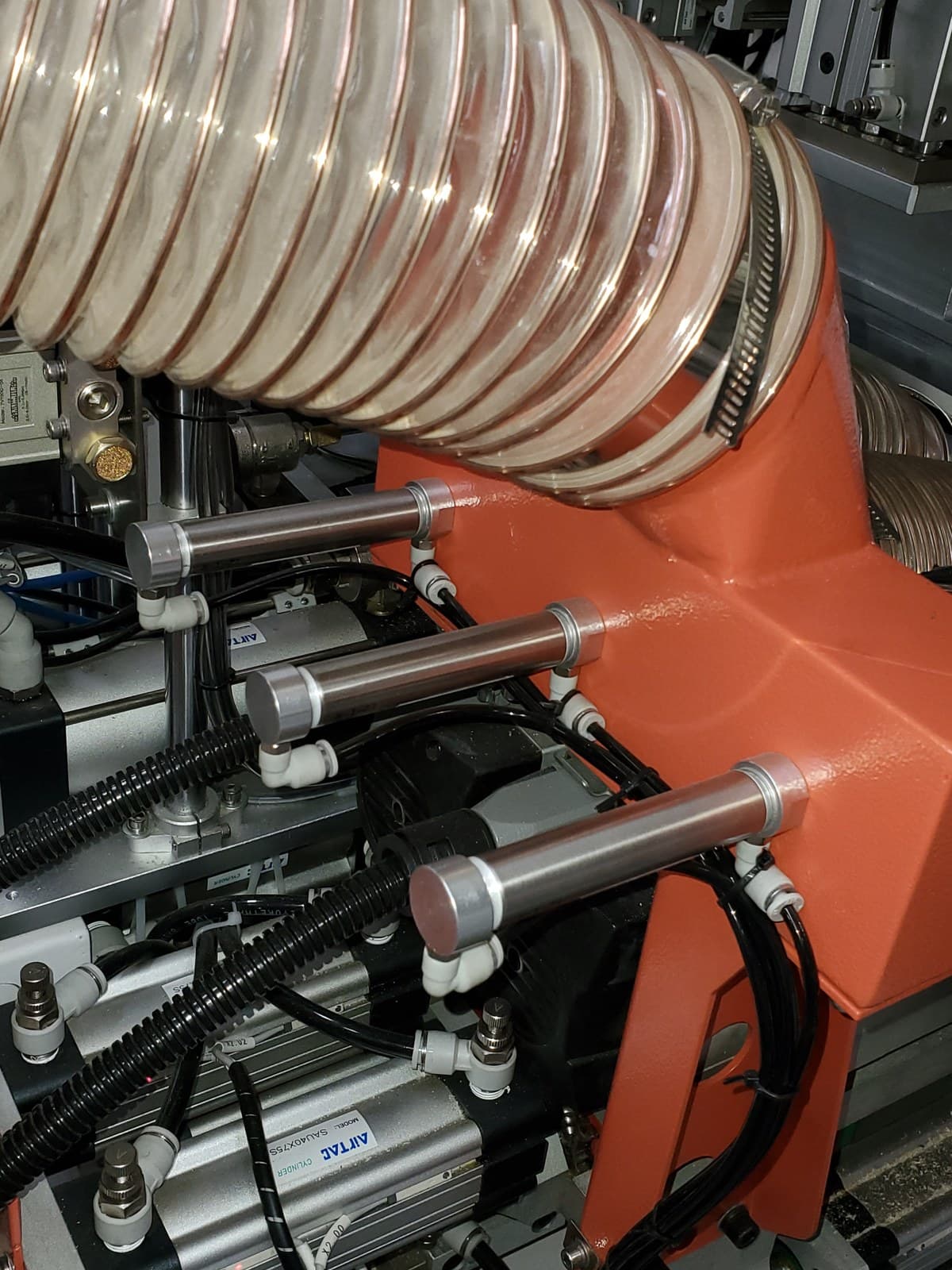 Independent PLC-controlled dust blast gates and collection hose