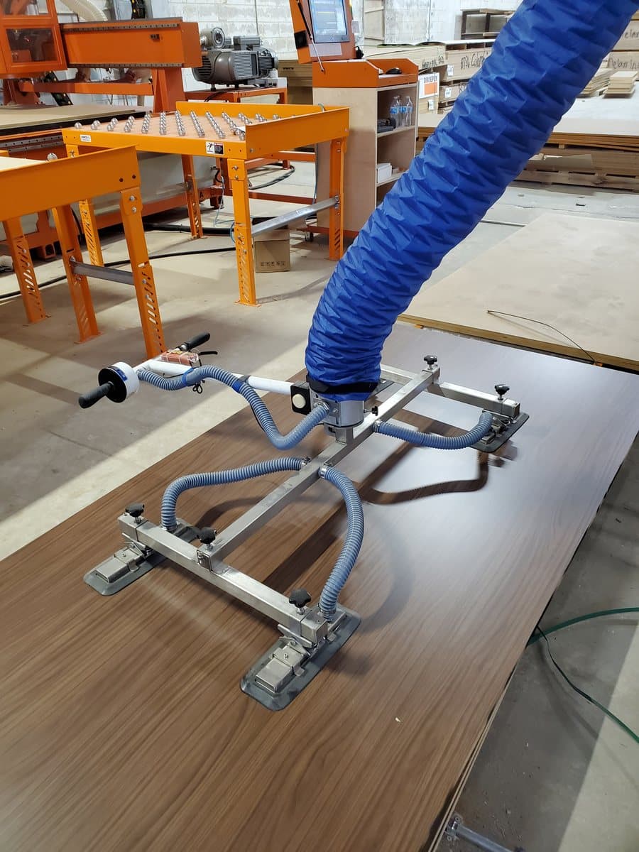 Vacuum lift arm setup over a panel