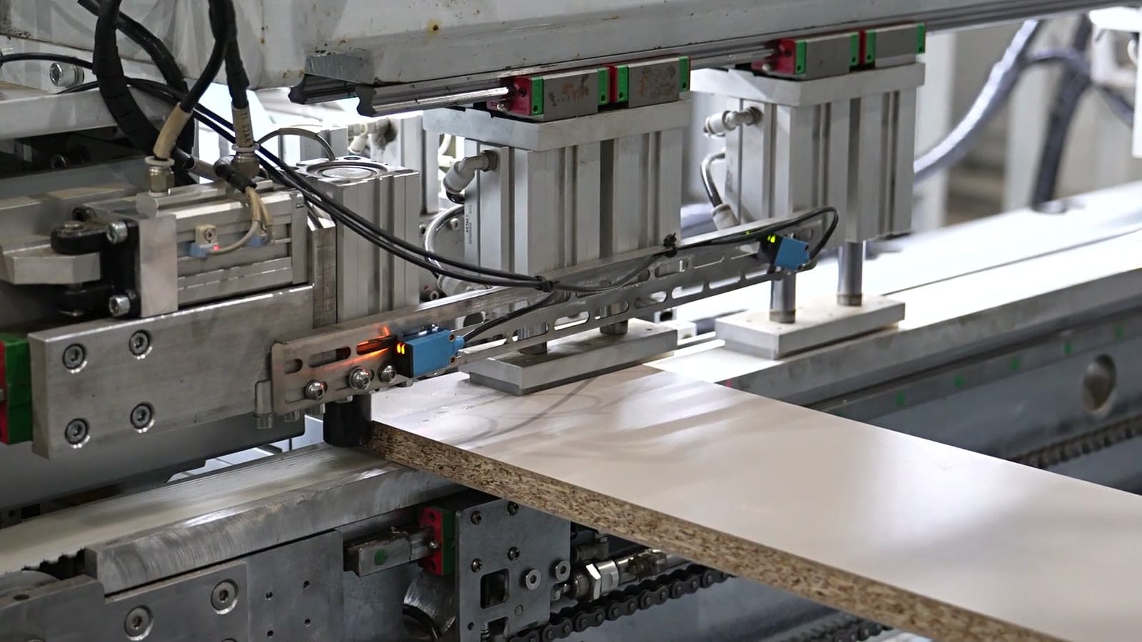 Demo of Double Injection for 32mm Spacing on Front of Panel